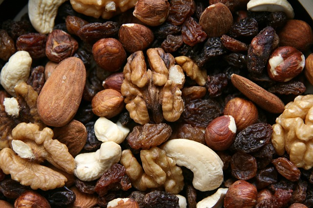 nuts-3841539_640.jpg