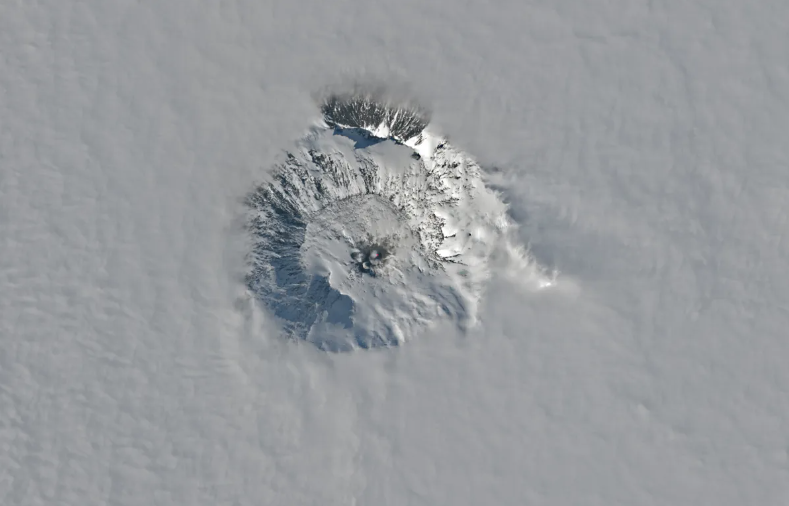 남극 활화산 Mount Erebus.png