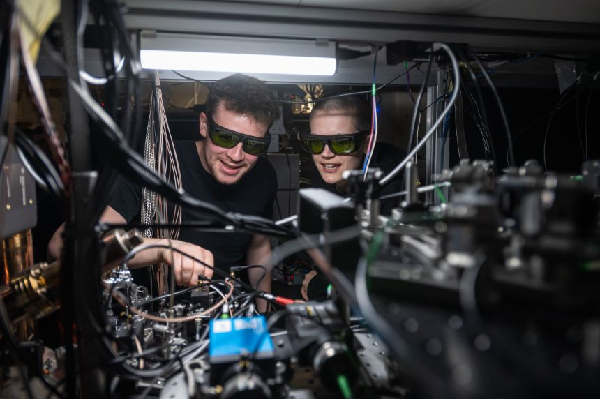 Dougal Main and Beth Nichol working on the distributed quantum computer. Credit_John Cairns. RESIZED_0.jpg