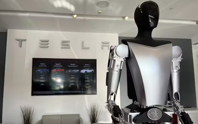 테슬라 옵티머스 로봇.png