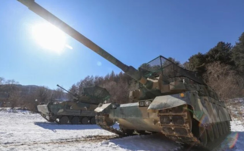 K2 블팩 팬서 전차와 K21 보병전투차.jpg