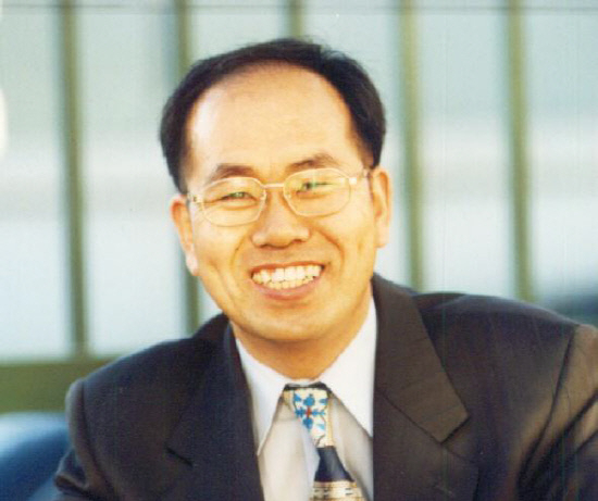 윤재환 의령예술촌 이사장.jpg