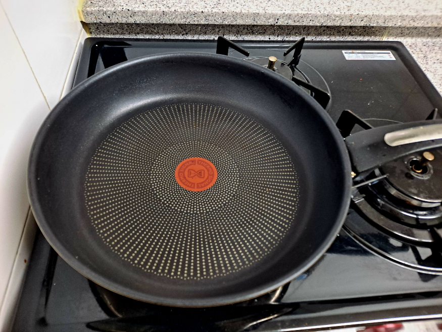 프라이팬 포커스온경제.jpg